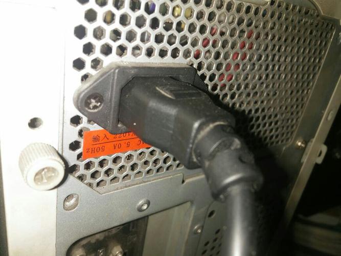  追问 兄弟可是,只有一个电源插头,我带机箱上面.