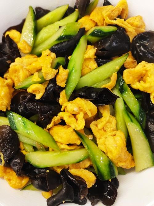 青瓜木耳炒鸡蛋的做法