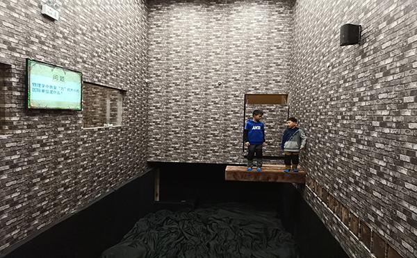 长沙拓展基地疯狂的麦咭密室体验