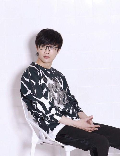 许嵩新音综上线获好评厨艺创作在线非主流歌手成海蝶音乐总监