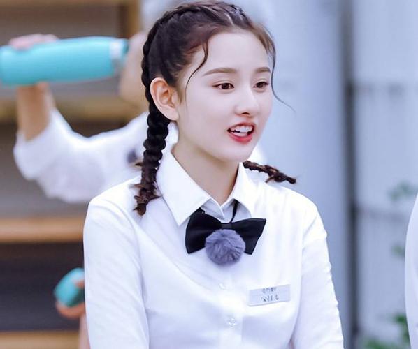 为何宋祖儿一直不扎双马尾,看到她双马尾造型,网友:想