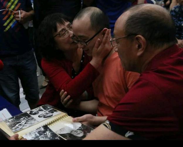 泪目李静芝终于找到失散多年的嘉嘉
