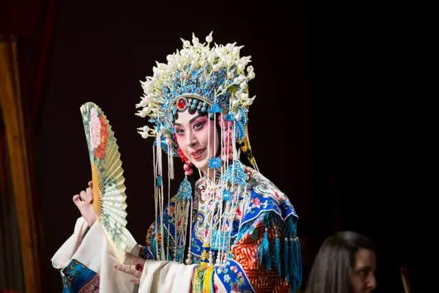 梨花落春入泥京剧唱段