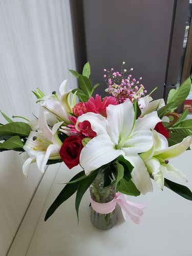 tat713222690 2019年11月23日 鲜花特别新鲜,美女老板人也超好,送货