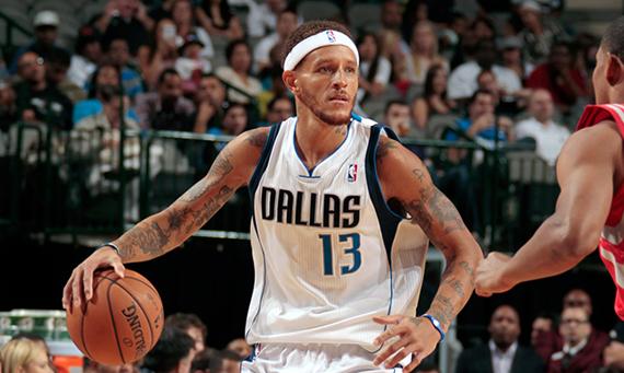 爆料称,nba球员德隆蒂·韦斯特已经和cba的上海队签下了一份1年的合同
