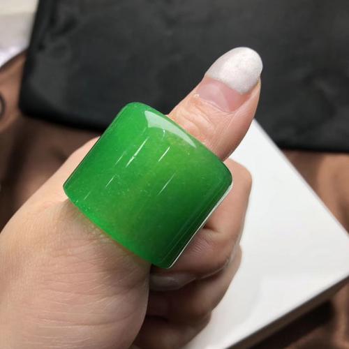 缅甸翡翠霸气大扳指冰种帝王绿翡翠复古典把文玩戒指有