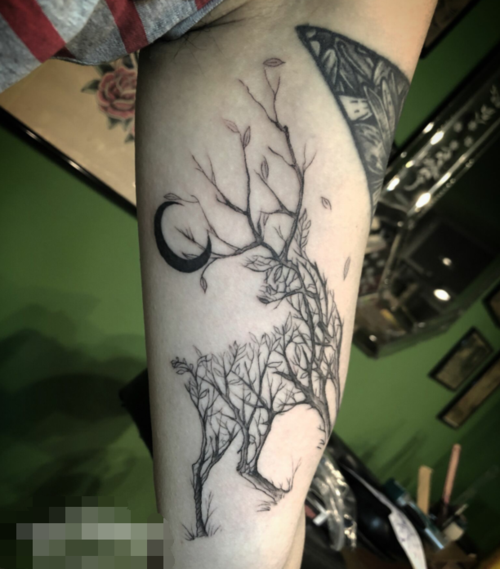 2020鹿纹身图案大全男鹿头纹身的寓意3