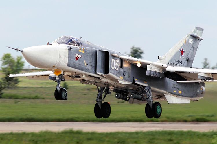 红色帝国最有效的远程攻击机—击剑手苏24战斗轰炸机