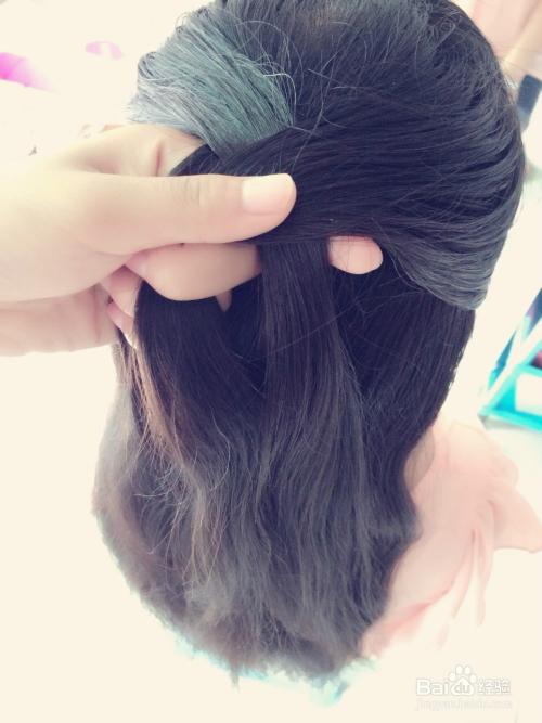 如何给母亲梳时尚的蝎子头
