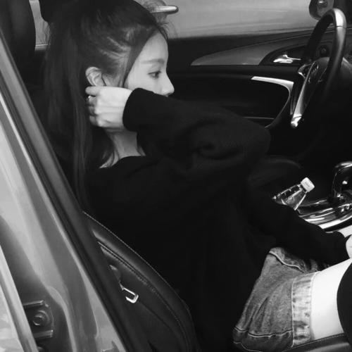 黑色系列的伤感女头,拿图点收藏