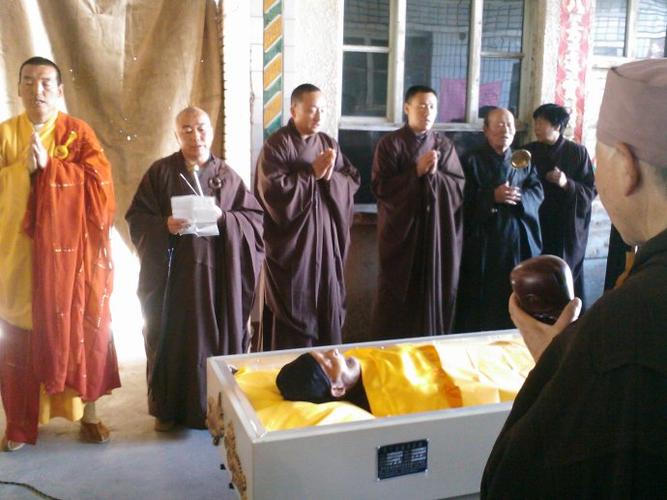 老居士往生:佛光绚丽多彩,光芒四射,持续20多分钟,全部摄入视频!
