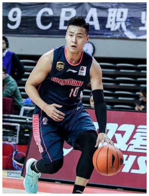 赵睿一年只扣篮一次,身高195cm的他弹跳真的很差吗?