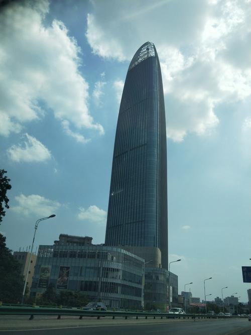 济南地标性建筑---济南绿地中心303米的普利大厦