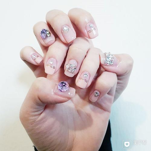 方圆形裸色金银线钻平法式闪亮镶钻款美甲图片