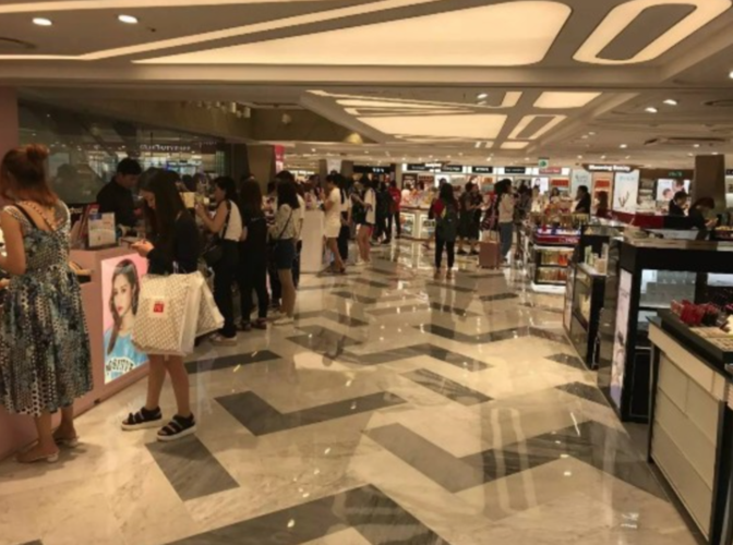 韩国免税店重现中国游客排队抢购?实地探访揭真相