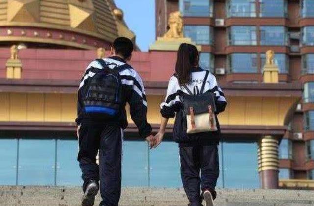 他们身体和心理上都发生了很大的变化,容易出现早恋问题