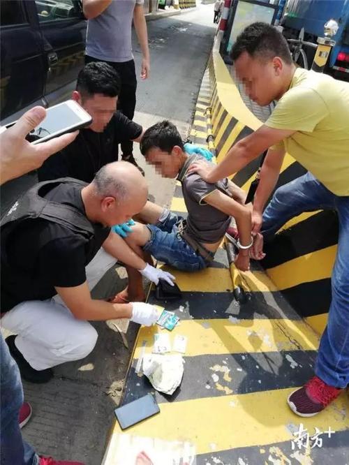 毒贩花样多,裆部藏毒终被抓!