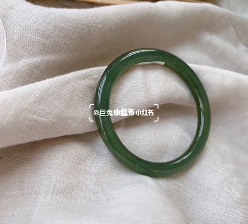 一只深邃的深湖水绿手镯 天然和田玉_手镯_和田玉_时尚_配饰