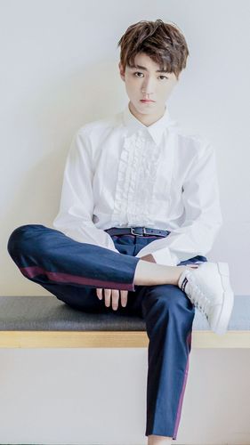 王俊凯 #tfboys 时尚芭莎封面拍摄花絮 高清 帅气