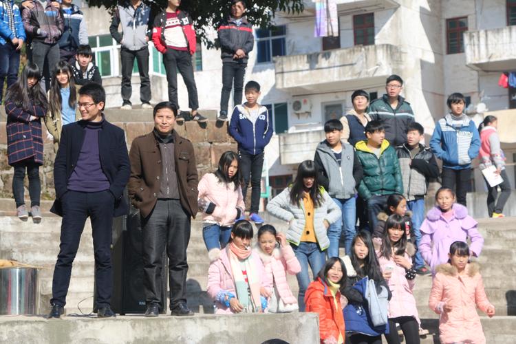 余江县第二中学2015年12月17日,18日举行冬季田径运动会