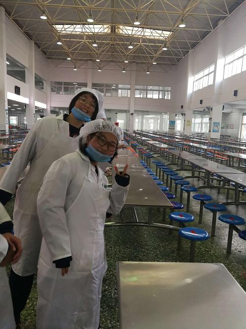 昌乐二中致远六班食育课程——餐厅帮厨活动圆满落幕.