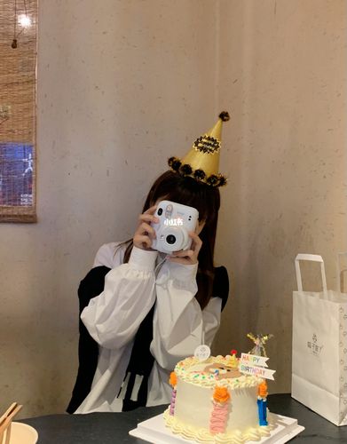 吹来了我的20岁04_摄影_蛋糕_生日_滤镜_醒图_火锅_生日拍照_摄影