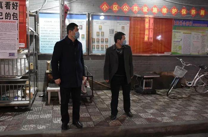 道真县:路斌,杨润民暗访城区防控工作