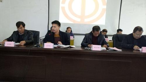万安二中第九届二次工会会员及教职工代表大会胜利召开
