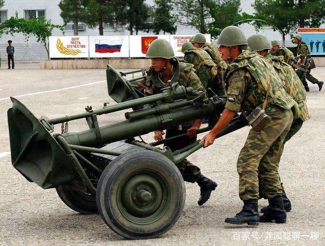 在1981年冷战期间引进,2b11萨尼120毫米迫击炮系列持续在俄罗斯部队