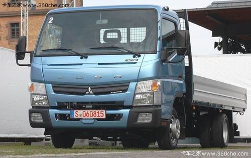 正在德国做路试的全新canter轻卡