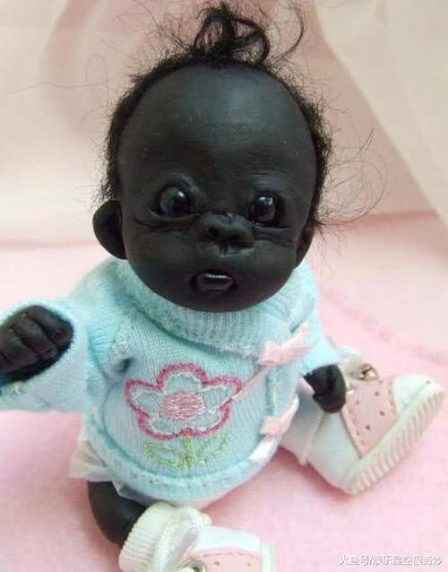 记得当年的非洲小黑孩吗?如今他长大了,长成了这个样子!