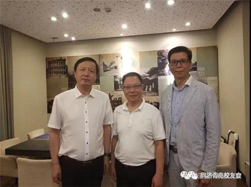 陈杰校长(左),高双成校友(中),叶健校友(右)合影