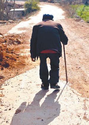 当年读《马桥词典》记住了两个词:怪器,民主仓