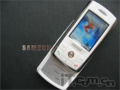 仅比黑色贵100 三星d808白色版上市
