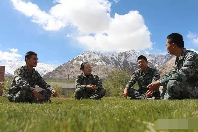 喀喇昆仑山三十里营房:男兵和女兵见面可以拥抱,女兵不会太在意