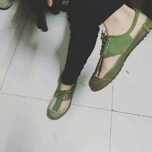 大王搞笑:解放鞋穿出新时尚!
