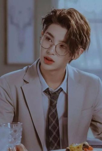 黄明昊图片分享