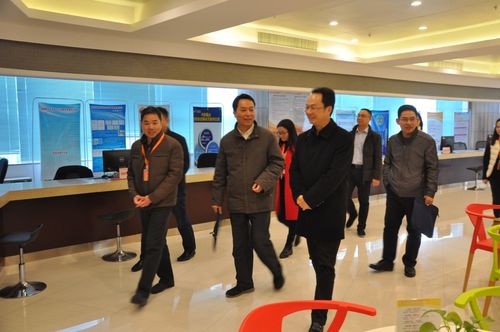 省政府办公厅方寿中副秘书长一行到中心调研政企直通车工作