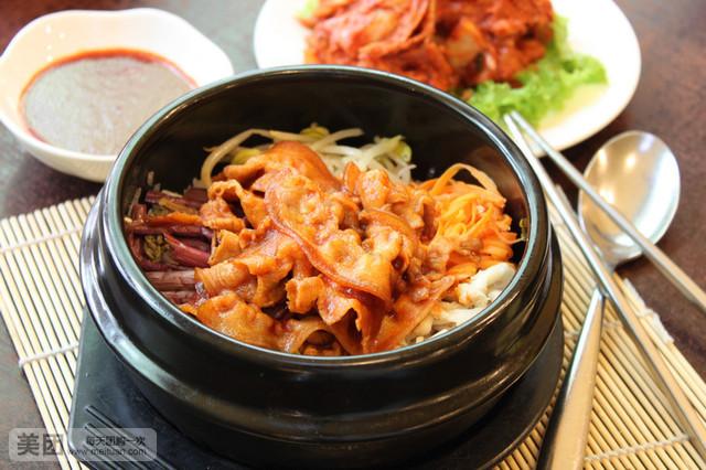 泡菜五花肉石锅拌饭