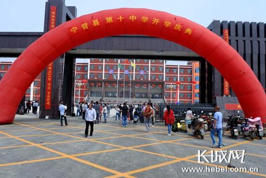 村里也能上重点农村孩子家门口享受城市化教育