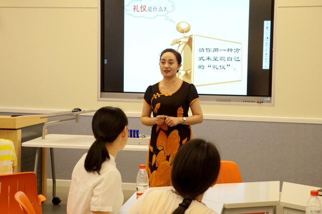学校举办"教师礼仪与形象塑造"教学工作坊