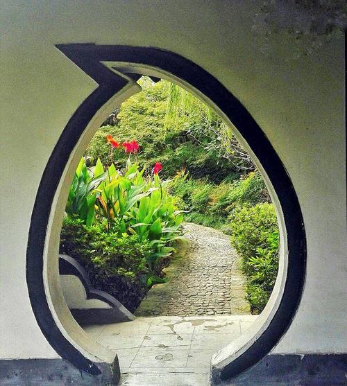 江南园林洞门一一生动的画面,美丽的风景