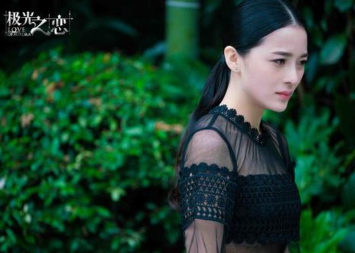 赵韩樱子在《极光之恋》里饰演的是大明星——何静文.