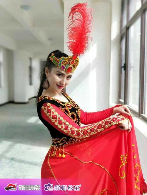 传统与时尚碰撞 和田女孩麦尔哈巴想用舞蹈"话"新疆