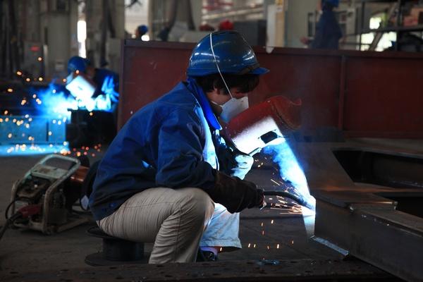 陕建机股份公司铆焊一车间齐集"敬业福"(附图)