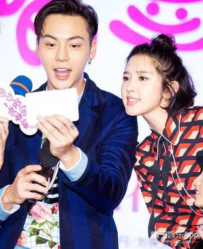 陈伟霆唐艺昕牛腩夫妇上线二人戏里戏外会穿衣