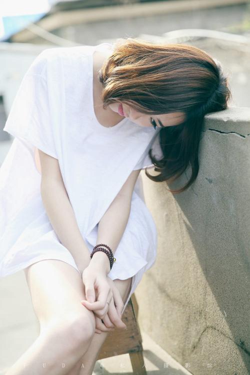 忧郁孤独的短发清新美女白衬衫美腿唯美写真,清纯美女,唯美,清纯,气质