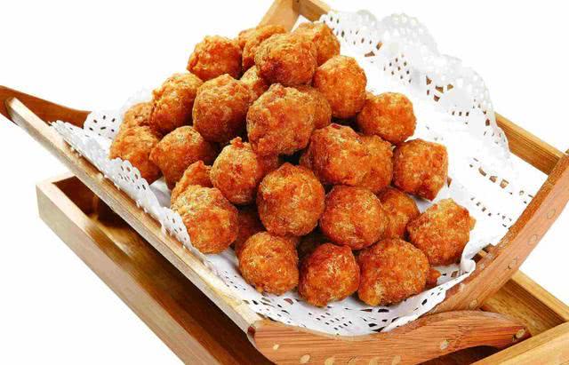 油炸丸子很多人喜欢吃大家喜欢吃肉的还是素的呢