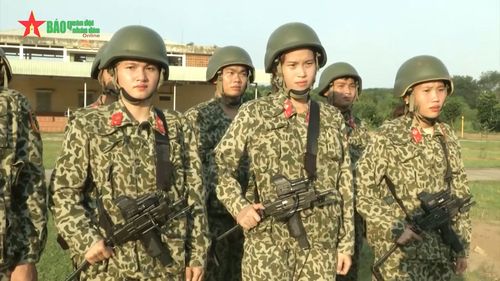 需执行危险的任务,越南女特种兵苦练各种技能,看上去不比男人差