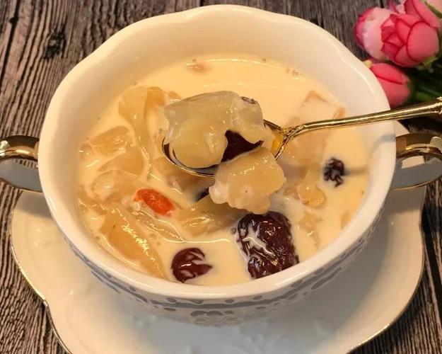 天气干燥一碗牛奶炖鱼胶比面膜还管用女人一定要多吃